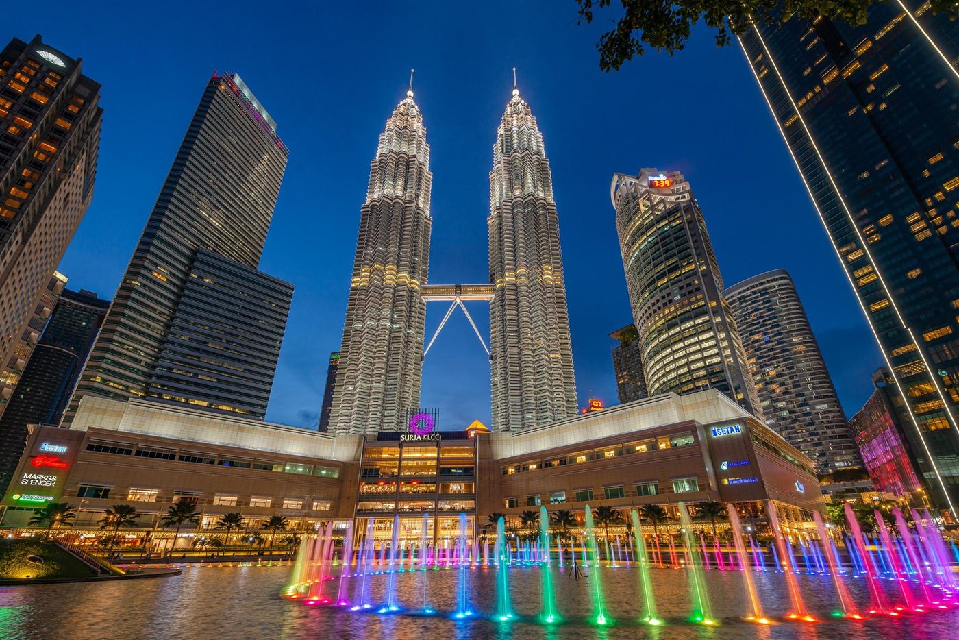 Lake Symphony fountain show at night with Petronas Towers